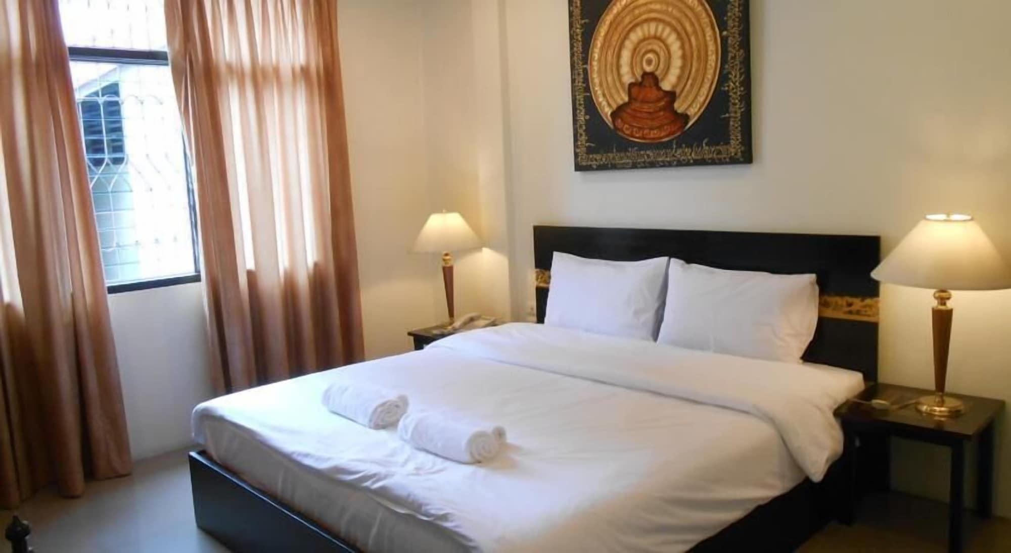 The Bang Khun Phrom Suites Bangkok Zewnętrze zdjęcie