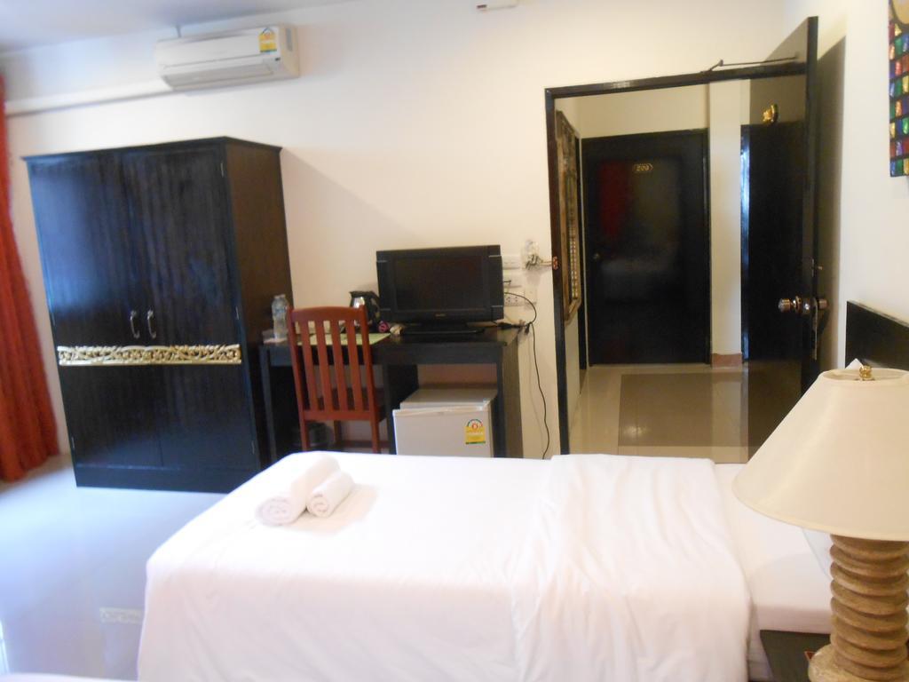 The Bang Khun Phrom Suites Bangkok Pokój zdjęcie