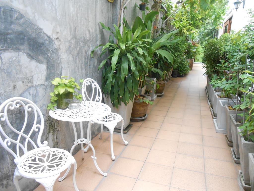 The Bang Khun Phrom Suites Bangkok Zewnętrze zdjęcie