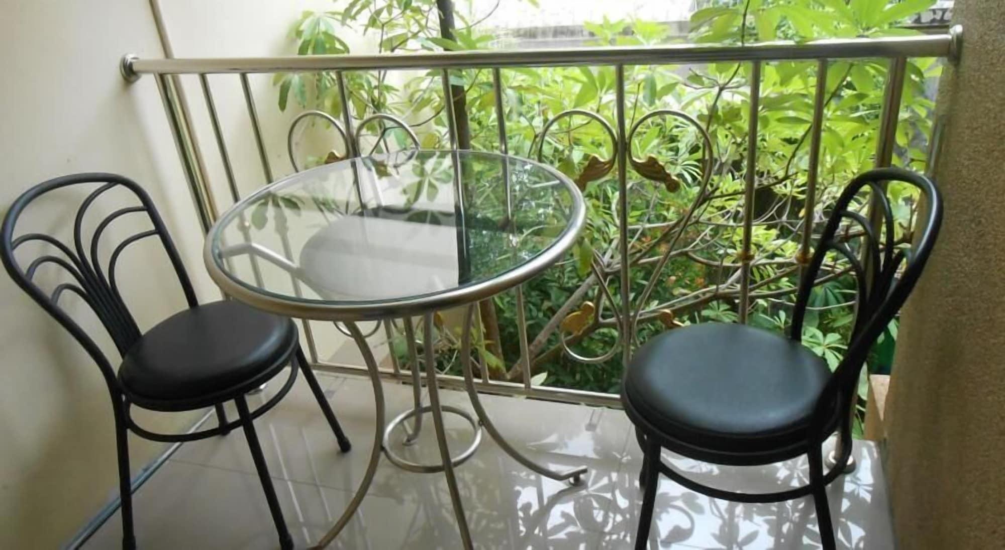 The Bang Khun Phrom Suites Bangkok Zewnętrze zdjęcie