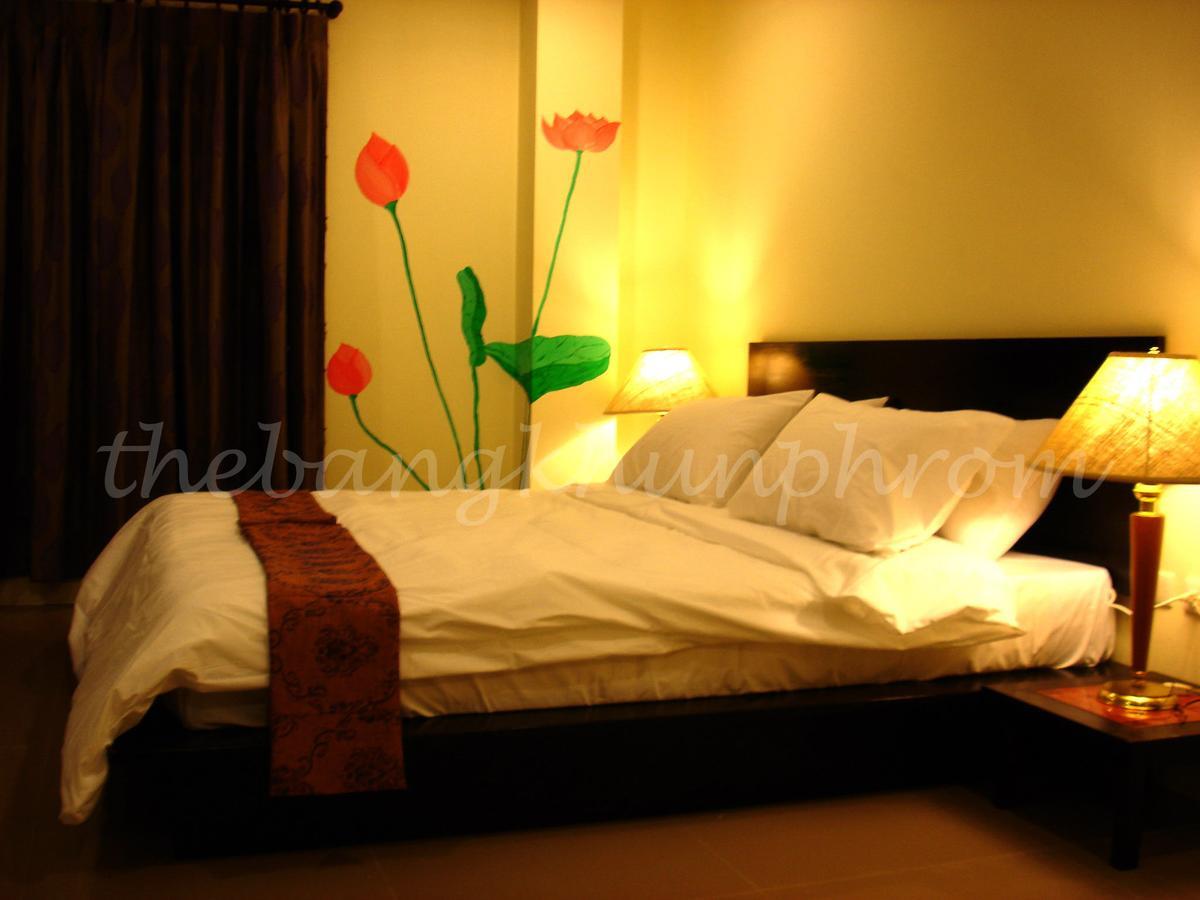 The Bang Khun Phrom Suites Bangkok Zewnętrze zdjęcie