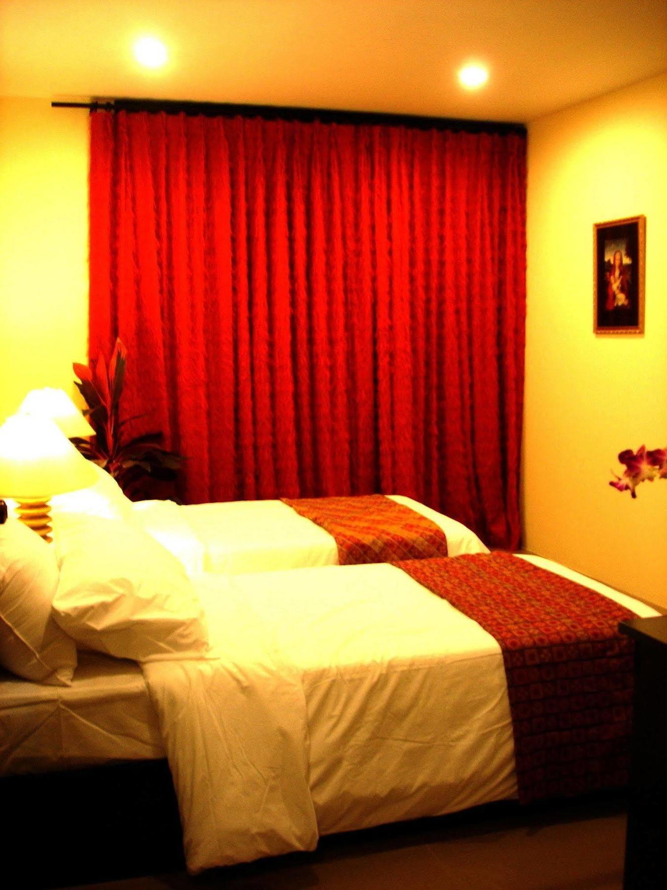 The Bang Khun Phrom Suites Bangkok Zewnętrze zdjęcie