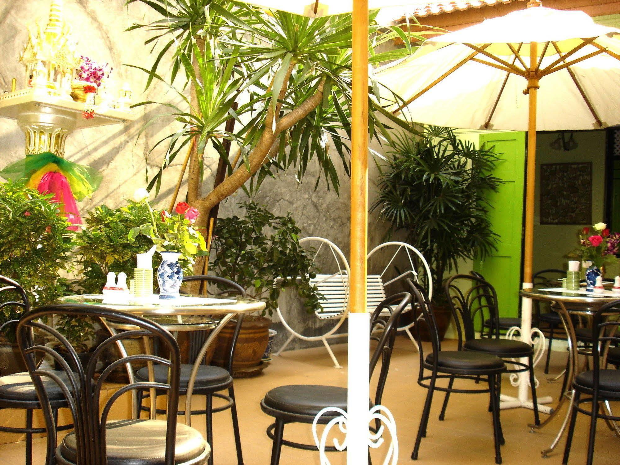 The Bang Khun Phrom Suites Bangkok Zewnętrze zdjęcie