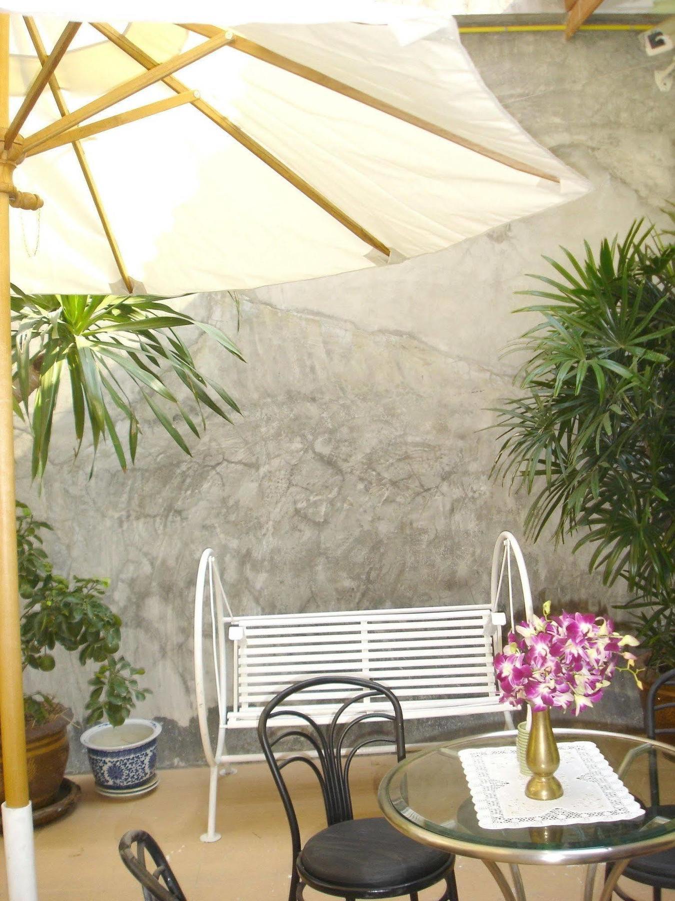 The Bang Khun Phrom Suites Bangkok Zewnętrze zdjęcie