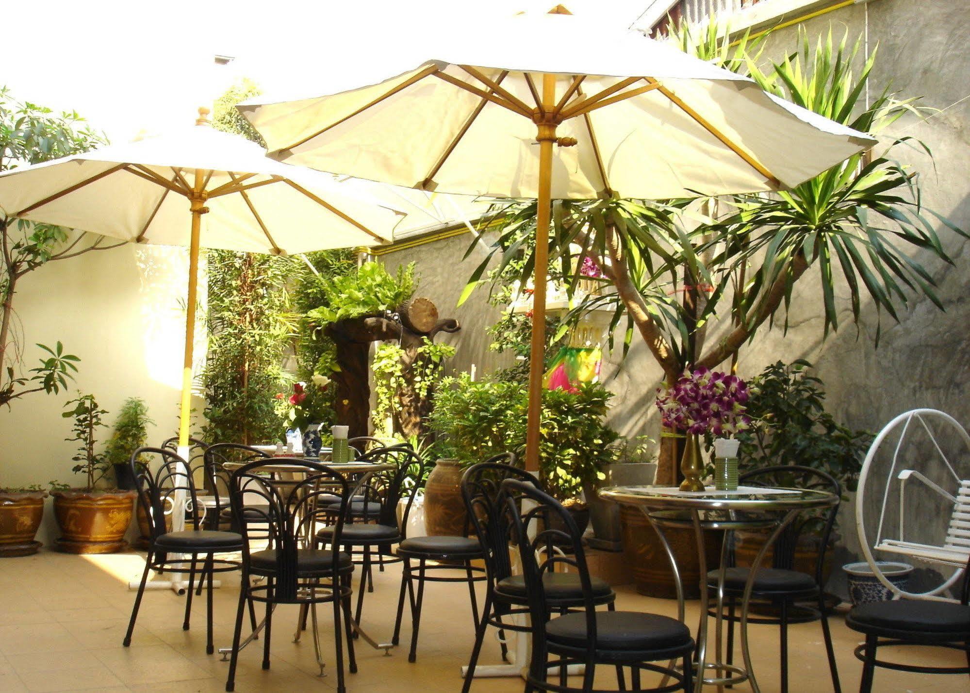 The Bang Khun Phrom Suites Bangkok Zewnętrze zdjęcie