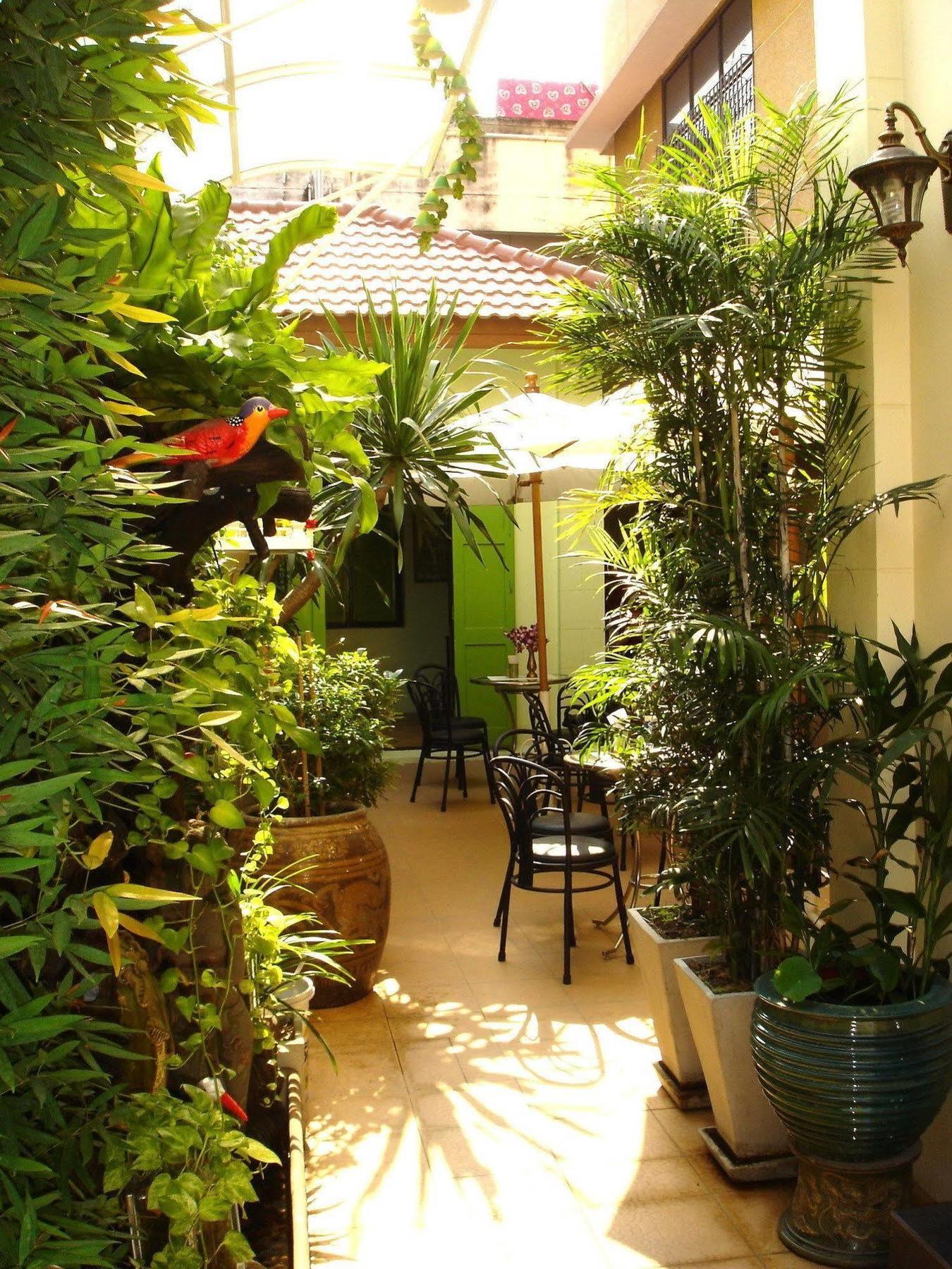 The Bang Khun Phrom Suites Bangkok Zewnętrze zdjęcie